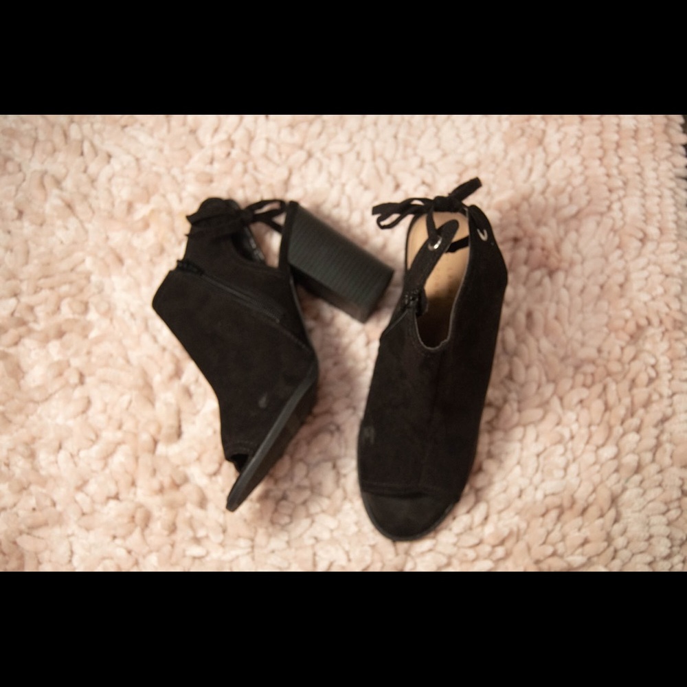 Lauren Conrad black heels
